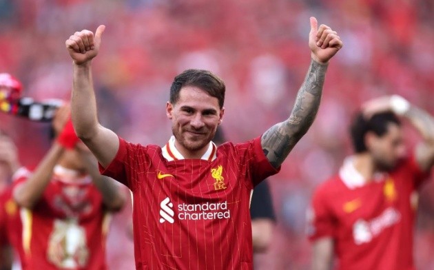 Alexis Mac Allister ăn mừng chức vô địch Ngoại Hạng Anh cùng Liverpool, mục tiêu khó nhằn của Real Madrid.