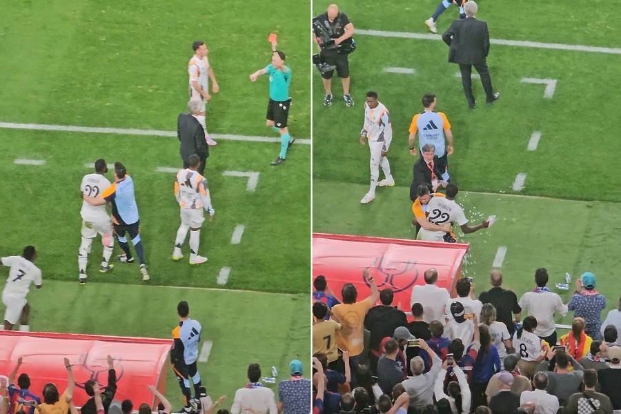 Antonio Rudiger được đồng đội ngăn cản lao vào trọng tài sau khi nhận thẻ đỏ trong trận El Clasico, thể hiện sự bức xúc với quyết định của trọng tài.