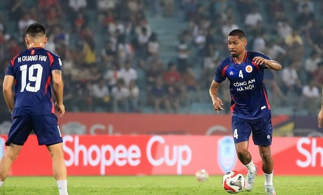 Công an Hà Nội ăn mừng chiến thắng trước PSM Makassar tại Cúp C1 Đông Nam Á.