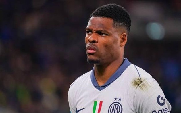 Denzel Dumfries trong màu áo Inter Milan, mục tiêu chuyển nhượng của Man United.