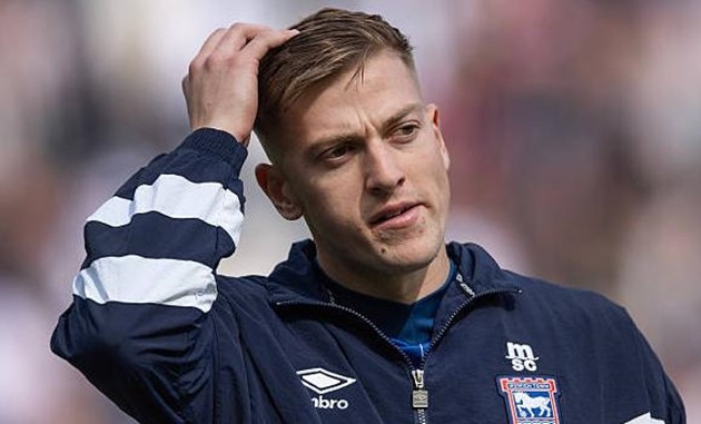 Hậu vệ Milos Kerkez lọt vào tầm ngắm của Liverpool và Man City