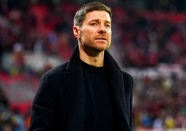 HLV Xabi Alonso sẽ có một mùa hè bận rộn với công tác chuyển nhượng