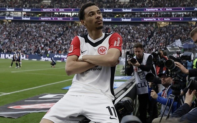 Hugo Ekitike, tiền đạo trẻ của Frankfurt, đang nằm trong tầm ngắm của Liverpool