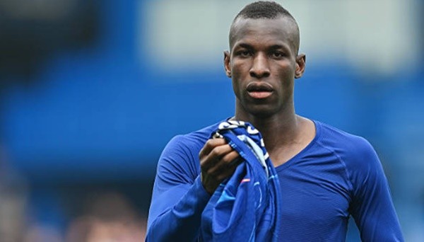 Jackson ăn mừng bàn thắng vào lưới Everton, chấm dứt chuỗi trận tịt ngòi kéo dài, nhưng tương lai tại Chelsea vẫn còn bỏ ngỏ với sự tìm kiếm tiền đạo mới của CLB.