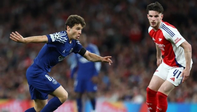 Joao Neves đã có một trận đấu xuất sắc trước Arsenal, thể hiện khả năng phòng ngự và điều phối bóng ấn tượng.