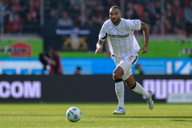 Jonathan Tah trong một trận đấu, Manchester United quan tâm đến việc chiêu mộ trung vệ này để tăng cường sức mạnh hàng thủ