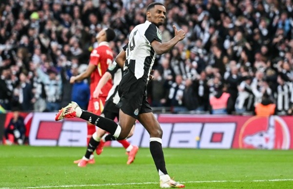 Liverpool nhắm đến Isak để tăng cường sức mạnh hàng công.