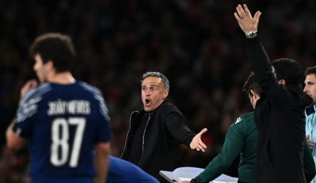 Luis Enrique hài lòng với chiến thắng 1-0 của PSG trước Arsenal trong trận lượt đi bán kết Champions League.