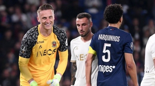 Marcin Bulka cho thấy sự tập trung cao độ trong một trận đấu tại Ligue 1.
