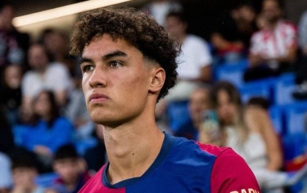 Noah Darvich được Hansi Flick trao cơ hội tập luyện cùng đội một Barcelona trước trận đấu quan trọng tại Champions League.