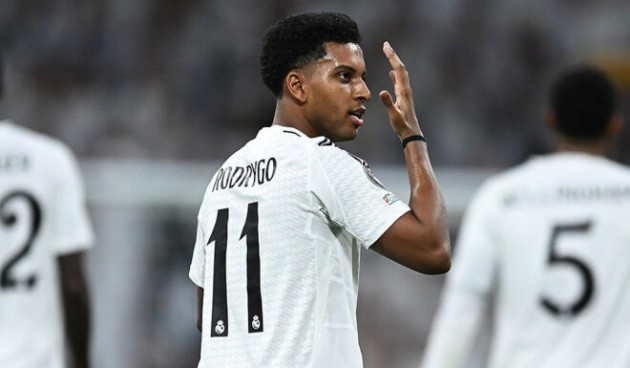 Rodrygo phải ra đi vì việc duy trì 4 cầu thủ tấn công là điều không khả thi.