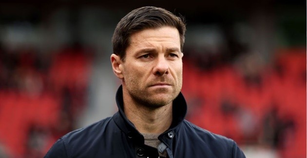 Xabi Alonso thời còn thi đấu cho Real Madrid, thể hiện sự gắn bó sâu sắc với câu lạc bộ.