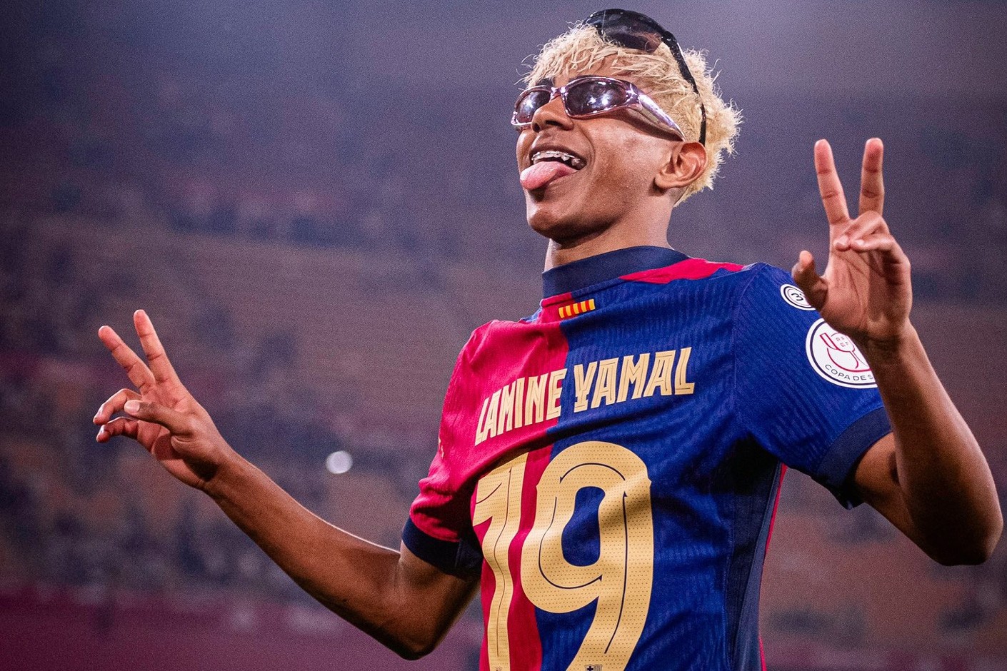 Yamal ăn mừng chức vô địch cùng Barcelona sau chiến thắng trước Real Madrid.