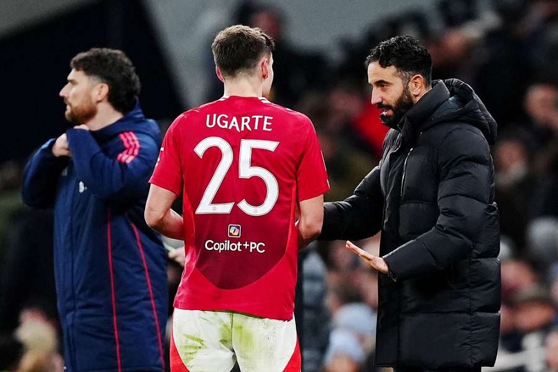 Tiền vệ Manuel Ugarte trở lại đội hình MU trước trận gặp Real Sociedad