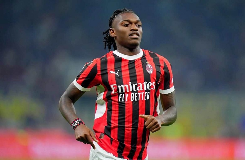 Rafael Leao trong màu áo AC Milan, mục tiêu "bom tấn" 100 triệu euro của Al Nassr tại Saudi Pro League