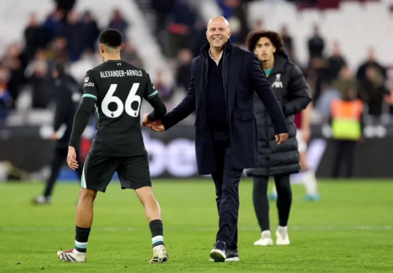 Trent Alexander-Arnold trong màu áo Liverpool, chuẩn bị cho mùa giải cuối cùng tại Anfield.