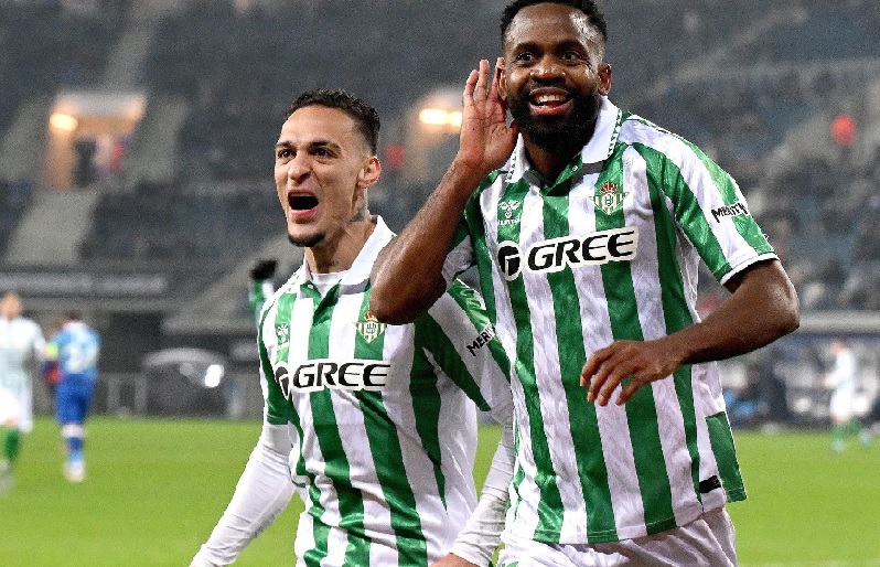 Antony ăn mừng bàn thắng quan trọng cho Real Betis tại Cúp C2