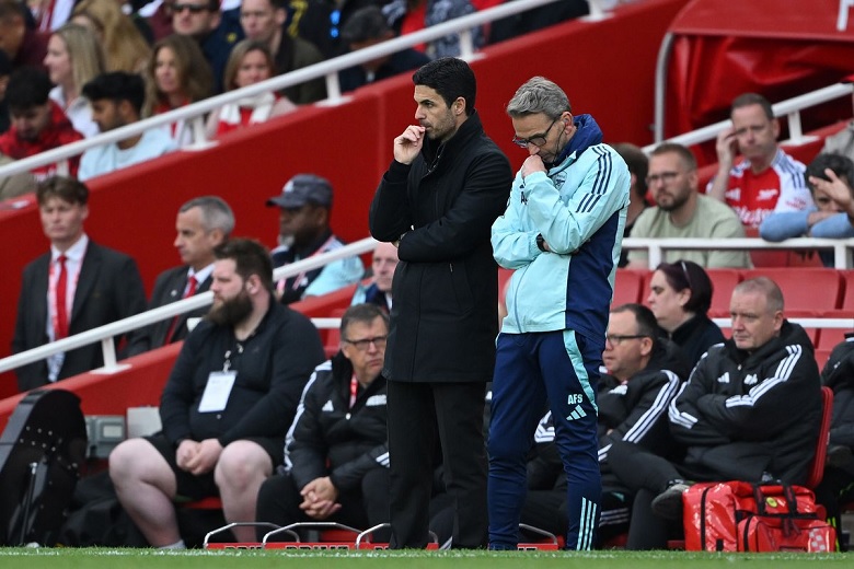 HLV Arteta và các cầu thủ Arsenal lo lắng trước nguy cơ mất Top 5 Ngoại hạng Anh sau trận thua sốc