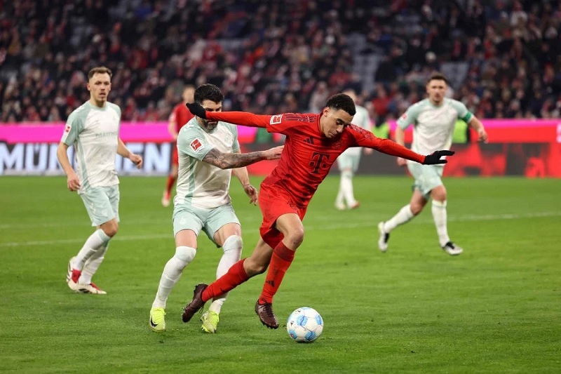 Jamal Musiala trong màu áo Bayern Munich, biểu tượng cho tương lai tươi sáng của câu lạc bộ