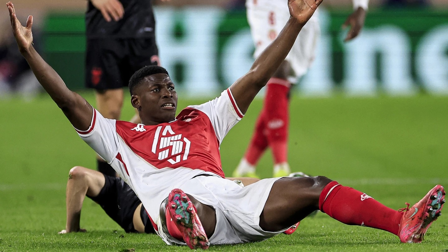 Vangelis Pavlidis ăn mừng bàn thắng, giúp Benfica giành chiến thắng quan trọng trước Monaco tại Cúp C1, tạo lợi thế lớn cho trận lượt về