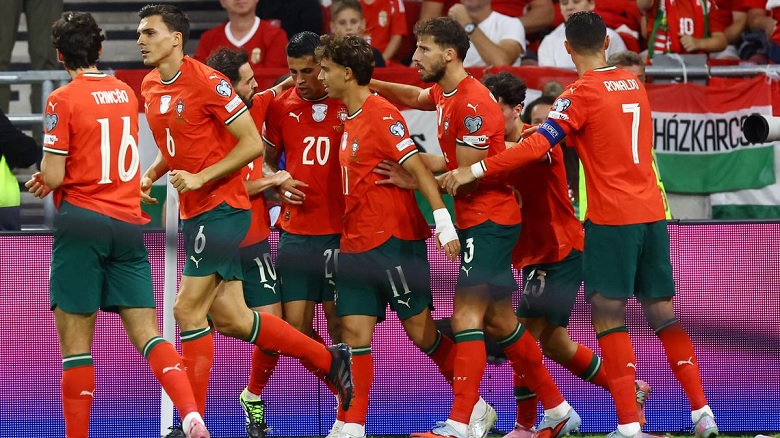 Đội tuyển Bồ Đào Nha ăn mừng chiến thắng nghẹt thở 3-2 trước Hungary tại vòng loại EURO