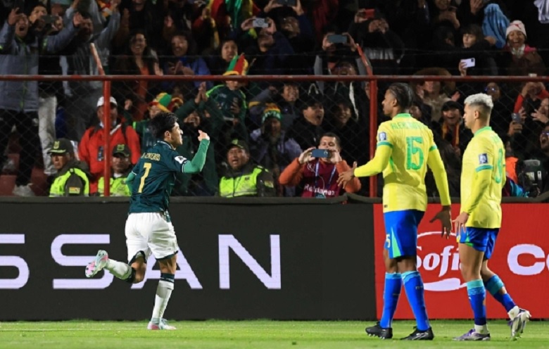Cầu thủ Bolivia ăn mừng chiến thắng lịch sử trước Brazil, chính thức đoạt vé play-off World Cup 2026 khu vực Nam Mỹ.