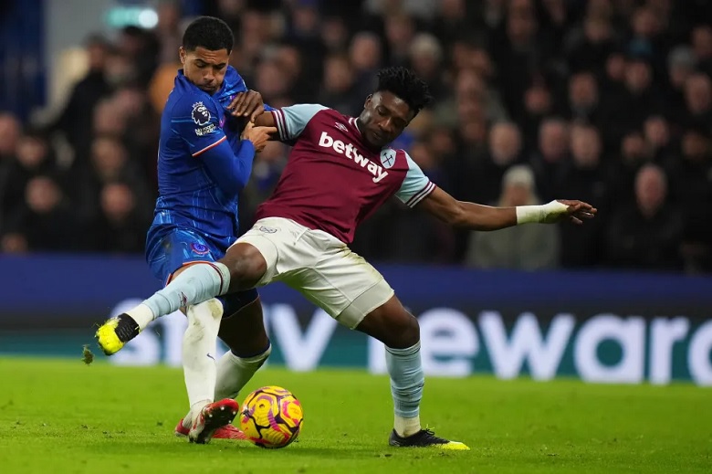 Pedro Neto ăn mừng bàn thắng gỡ hòa 1-1 cho Chelsea trước West Ham trên sân nhà