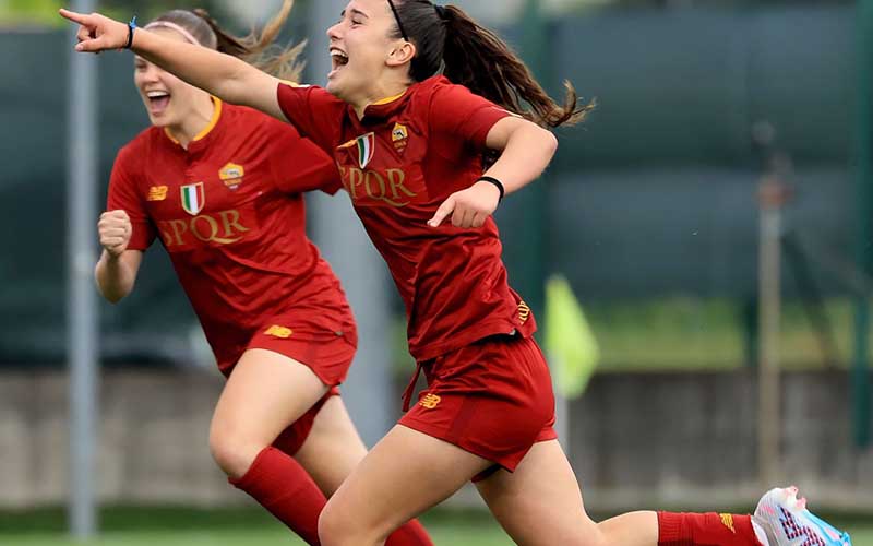 Nữ AS Roma ăn mừng chiến thắng, thể hiện phong độ cao trên sân nhà