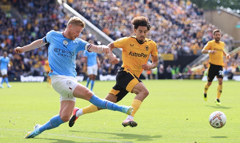 Kevin De Bruyne ăn mừng bàn thắng vào lưới Wolves, vòng 35 Ngoại hạng Anh