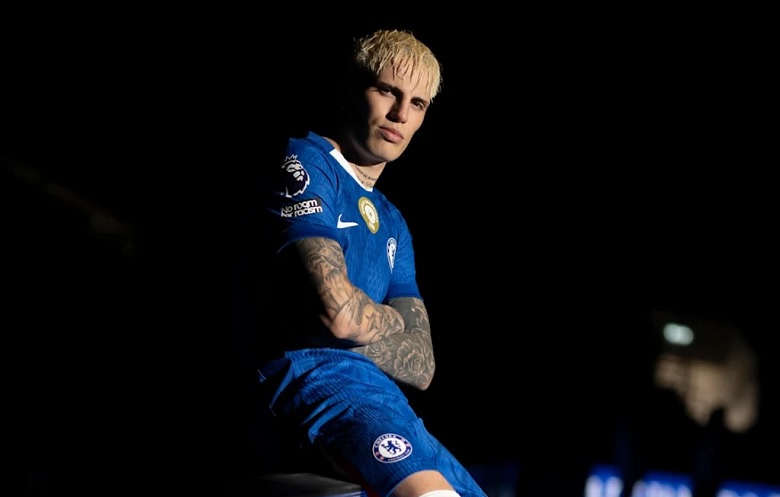 Alejandro Garnacho tươi cười ra mắt Chelsea với chiếc áo số 49 lạ lẫm