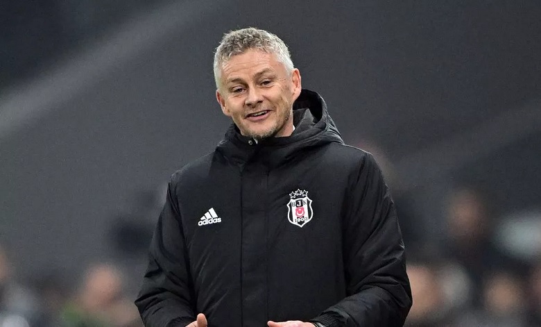 HLV Ole Gunnar Solskjaer với gương mặt lo lắng, đối mặt áp lực sa thải tại Besiktas sau chuỗi thành tích không như ý.