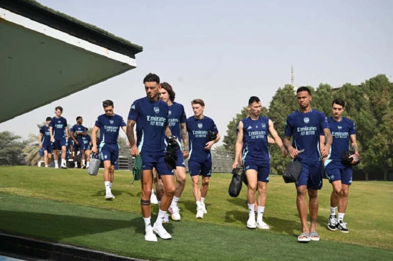 Các cầu thủ Arsenal tập huấn tại Dubai chuẩn bị cho trận đấu tiếp theo