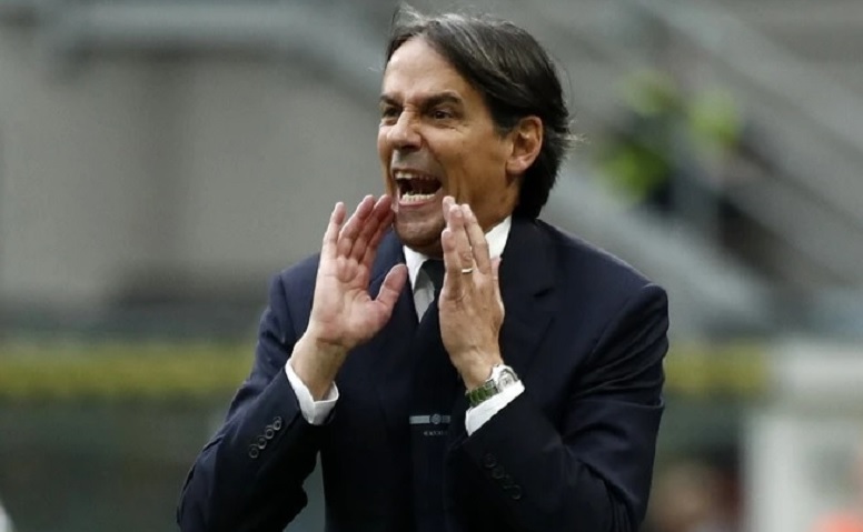 HLV Simone Inzaghi trong buổi lễ ký kết hợp đồng với Al Hilal, đánh dấu khởi đầu mới tại Saudi Arabia