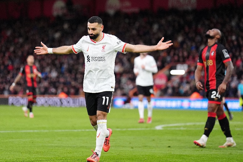 Mohamed Salah ăn mừng bàn thắng, góp phần giúp Liverpool giành chiến thắng 2-0 trước Bournemouth và củng cố ngôi đầu bảng Ngoại hạng Anh.