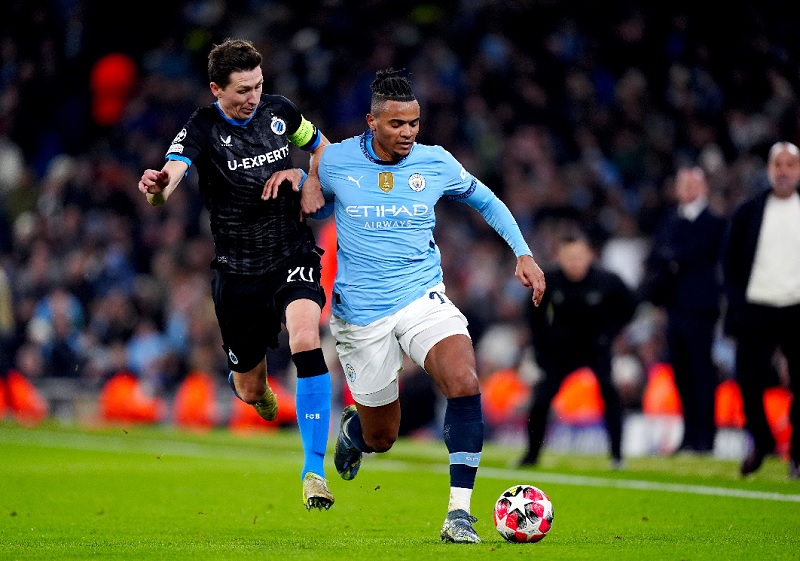 Manuel Akanji trong màu áo Man City, lọt vào tầm ngắm chuyển nhượng của Real Madrid