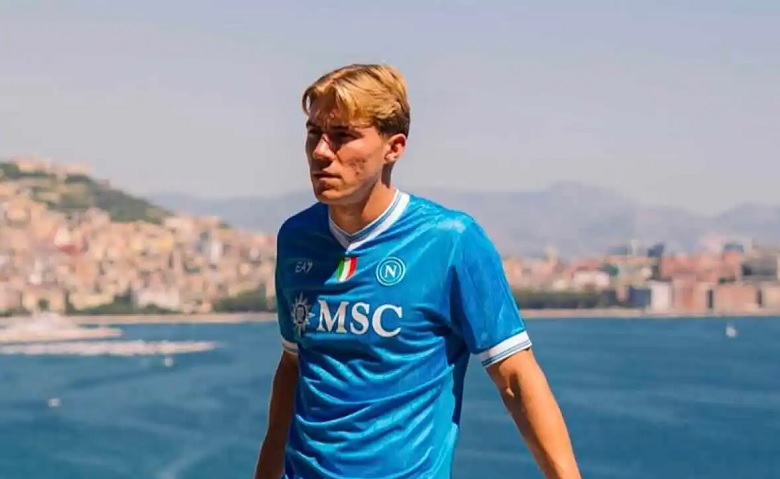 Rasmus Hojlund trong màu áo Napoli, sẵn sàng cho hành trình chinh phục Serie A và Cúp C1