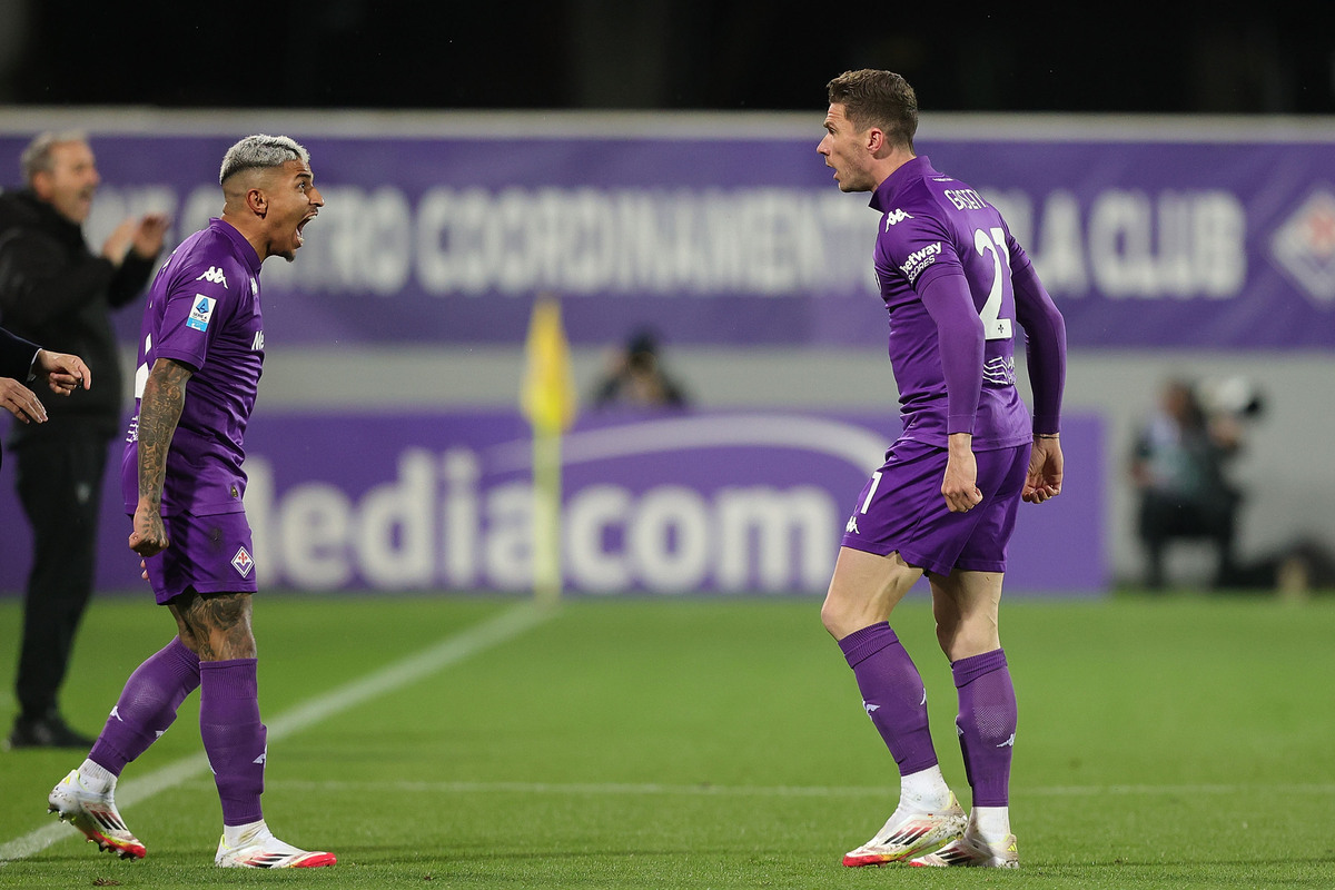 Gosens ăn mừng bàn thắng, giúp Fiorentina giành chiến thắng quan trọng trước Lecce tại Serie A.