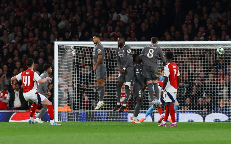 Declan Rice ăn mừng cú đúp đá phạt trực tiếp lịch sử tại Cúp C1 giúp Arsenal thắng Real Madrid