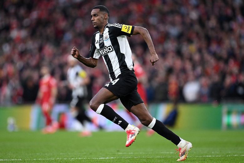 Alexander Isak trên sân cỏ, mục tiêu chuyển nhượng kỷ lục 140 triệu bảng của Liverpool