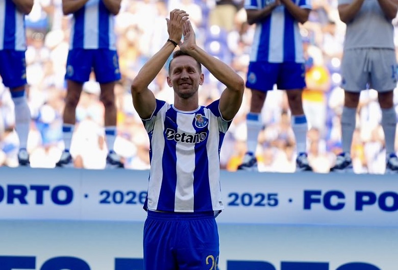 Luuk de Jong trong trang phục Porto, chuẩn bị cho mùa giải 2025/26 đầy kỳ vọng