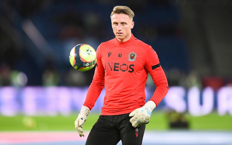 Thủ môn Marcin Bulka của Nice không thể chuyển đến Manchester United vì quy định của UEFA