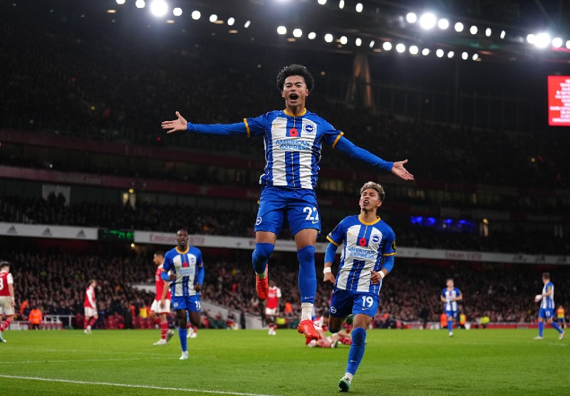 Ngôi sao chạy cánh Kaoru Mitoma thi đấu bùng nổ trong màu áo Brighton, thu hút sự chú ý của Manchester United