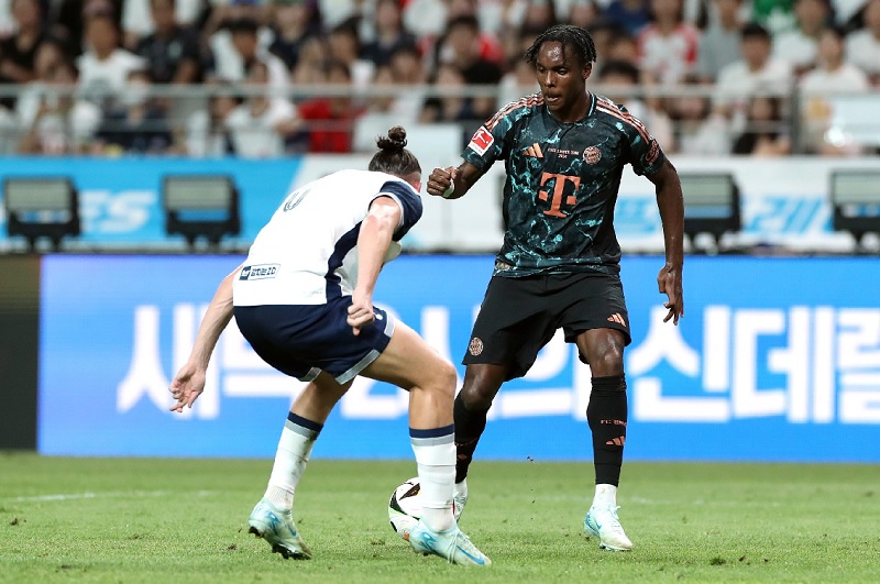 Tiền đạo Mathys Tel trong màu áo Bayern Munich, mục tiêu chuyển nhượng bất thành của Manchester United