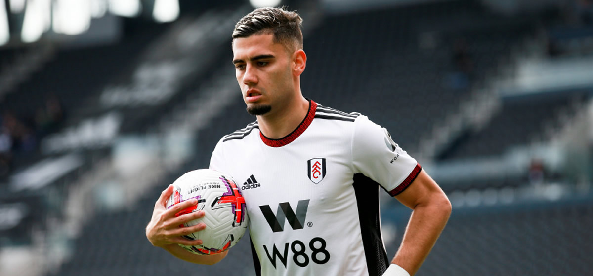 Andreas Pereira, cựu tiền vệ Manchester United, trong trang phục thi đấu Fulham, người chuẩn bị chuyển đến Palmeiras, mang lại khoản tiền cho MU từ điều khoản bán lại.