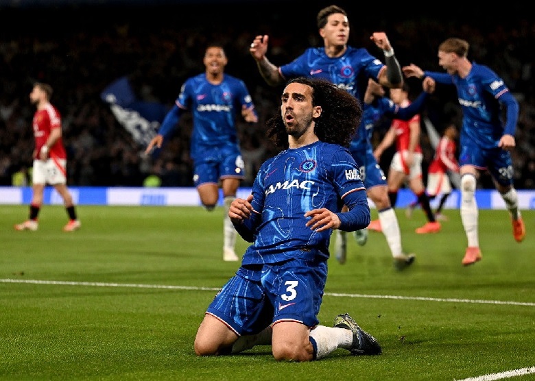 Cucurella ăn mừng bàn thắng duy nhất giúp Chelsea hạ gục Manchester United tại Stamford Bridge