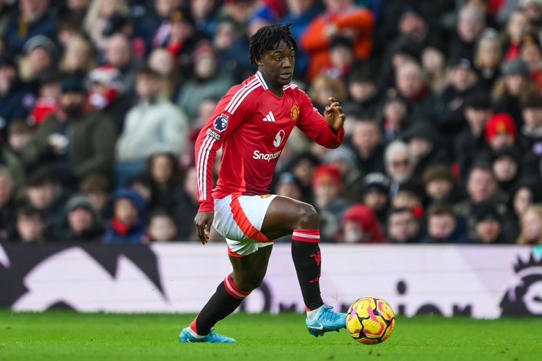 Kobbie Mainoo trở lại tập luyện, sẵn sàng ra sân cho MU trước trận tứ kết Cúp C2 gặp Lyon