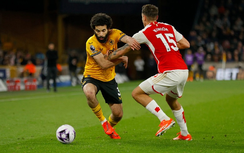 Rayan Ait-Nouri trong màu áo Wolves, nổi bật với khả năng tấn công và phòng ngự toàn diện, chuẩn bị gia nhập Man City.