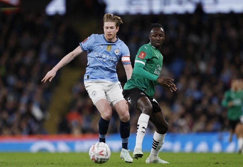 Các cầu thủ Man City ăn mừng chiến thắng nghẹt thở, tiến vào tứ kết FA Cup