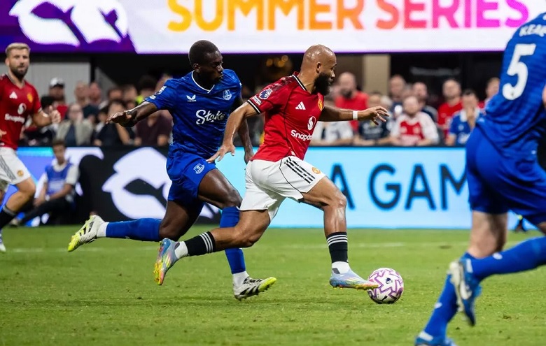 Bryan Mbeumo trong trận ra mắt Manchester United gặp Everton tại Premier League Summer Series