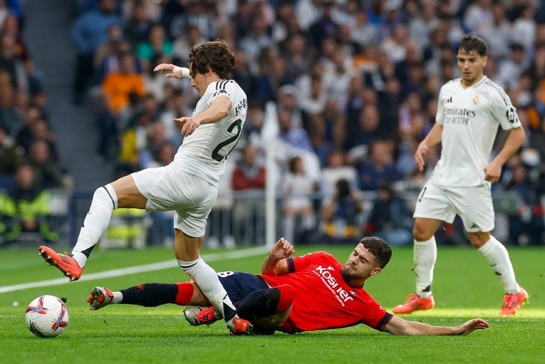 Xabi Alonso trên cương vị huấn luyện viên mới của Real Madrid, chuẩn bị cho kỳ chuyển nhượng mùa hè 2025 với nhiều thay đổi đội hình.